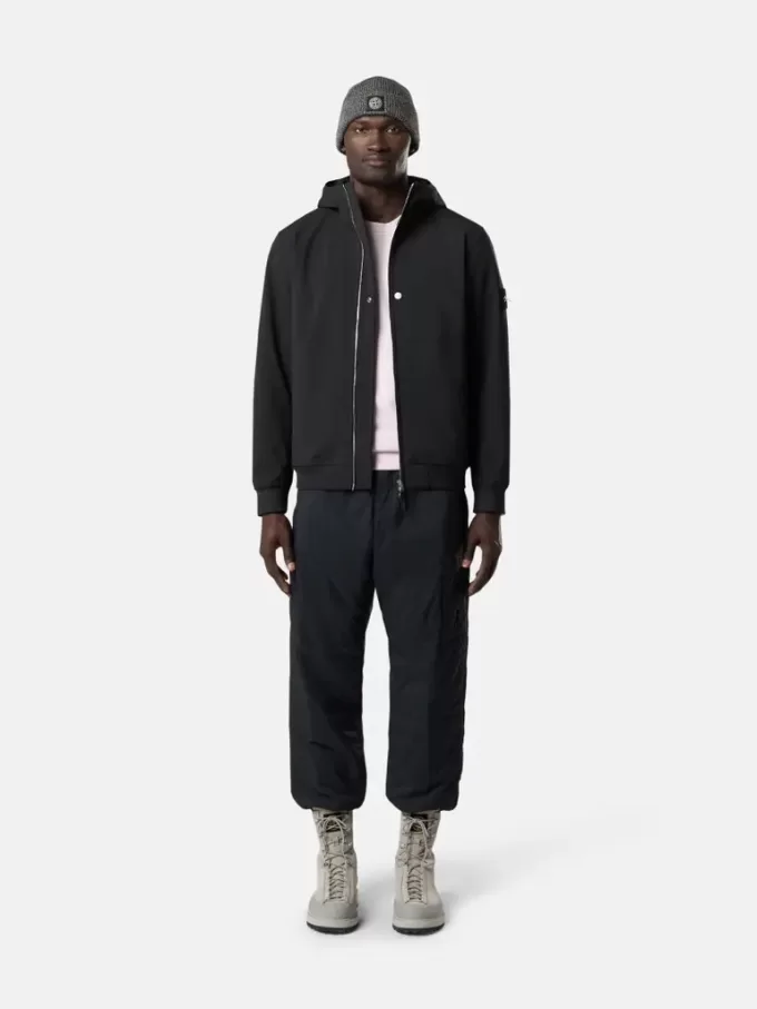 Veste légère à capuche avec membrane résistante aux intempéries Veste légère à capuche avec membrane résistante aux intempéries